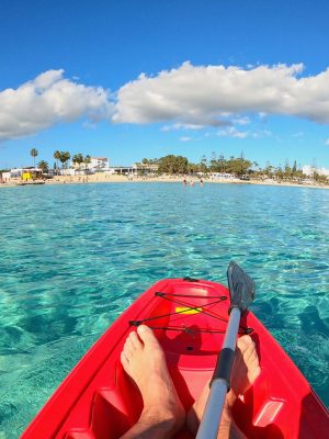 Wynajem krótkoterminowy apartamentów na Cyprze z pełnym wyposażeniem i praktycznymi informacjami o meldunku oraz okolicy.